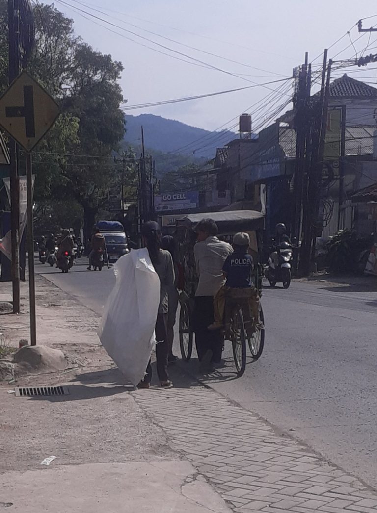Gambar Kehidupan Diantara Warga Jawa Barat “Istimewa”