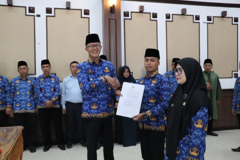 Wali Kota Melantik 25 Orang ASN