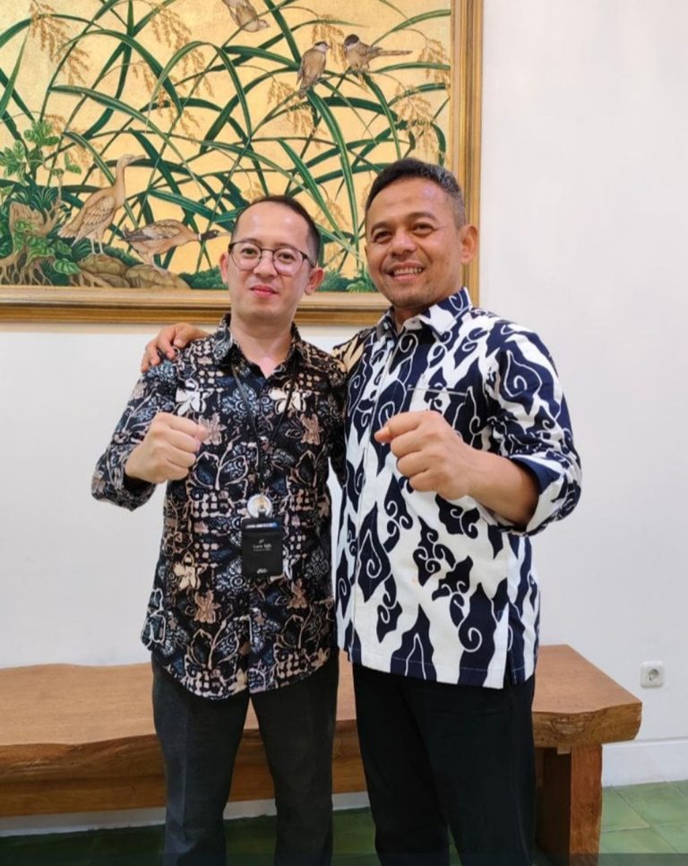 Berita photo, Kegiatan Dirut bank bjb & Direktur Korporasi & UMKM Beserta sejumlah Karyawannya.