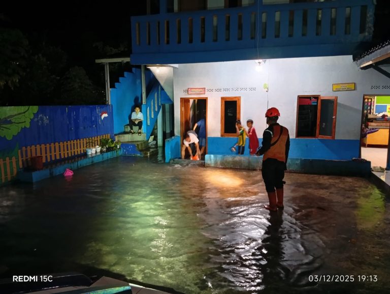 Hujan Deras Picu Banjir dan Tanah Longsor di 7 Lokasi