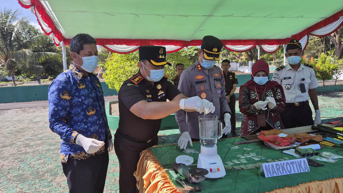 Berbagai Jenis Barang Rampasan Tindak Pidana Dimusnahkan Kejaksaan Negeri Halmahera Selatan.