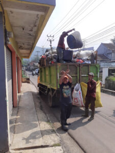 Petugas Sampah Di Pemkot Sukabumi Diupah Murah, Jauh Dengan Upah Pengangkut Sampah Bentukan KDM Capai Rp. 4,5 Juta/bulan.