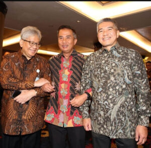 Kedua Mantan Dirut bank bjb & PLT Gubernur Jabar Keduanya Menduduki Jabatan Strategis Pada Masanya.
